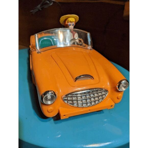 VINTAGE BARBIE 1962 AUSTIN HEALEY 3000 BJ8 CAR PARTS FOR AM/FM CLOCK RADIO - Picture 1 of 8